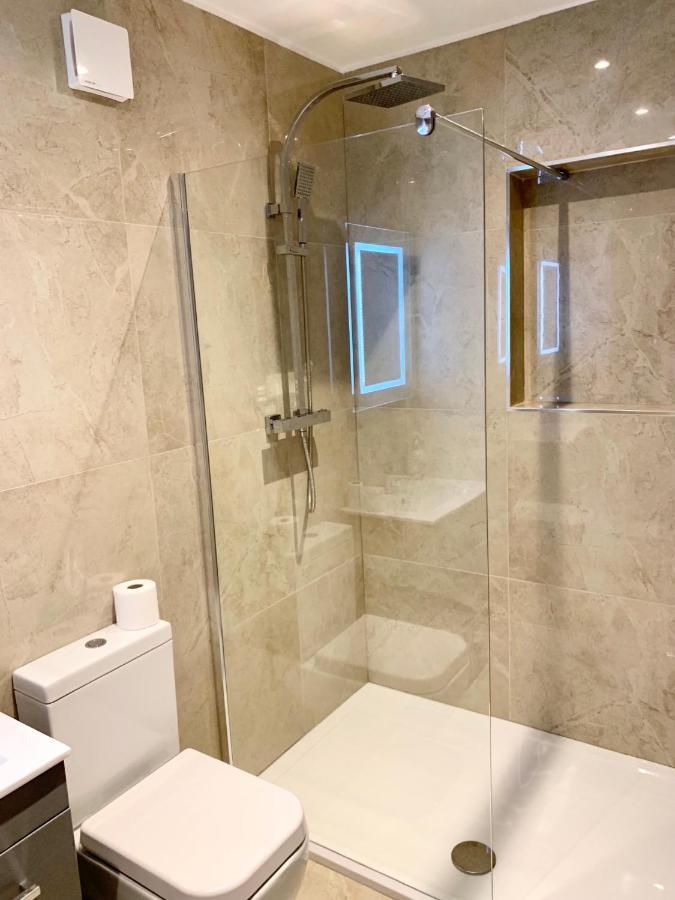 Modern 2 Bedroom Apartment With Private Garden Near Canary Wharf London Eksteriør bilde