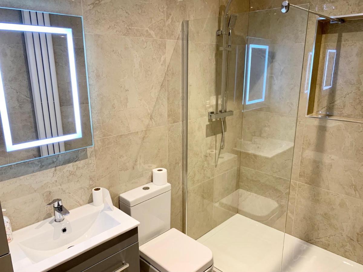 Modern 2 Bedroom Apartment With Private Garden Near Canary Wharf London Eksteriør bilde
