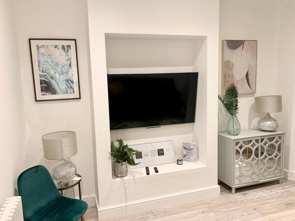 Modern 2 Bedroom Apartment With Private Garden Near Canary Wharf London Eksteriør bilde